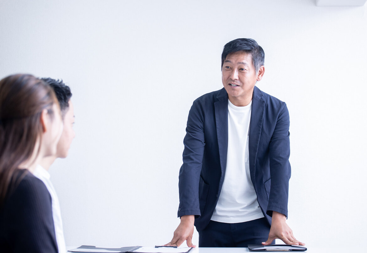 販売戦略の構築と充実した研修制度